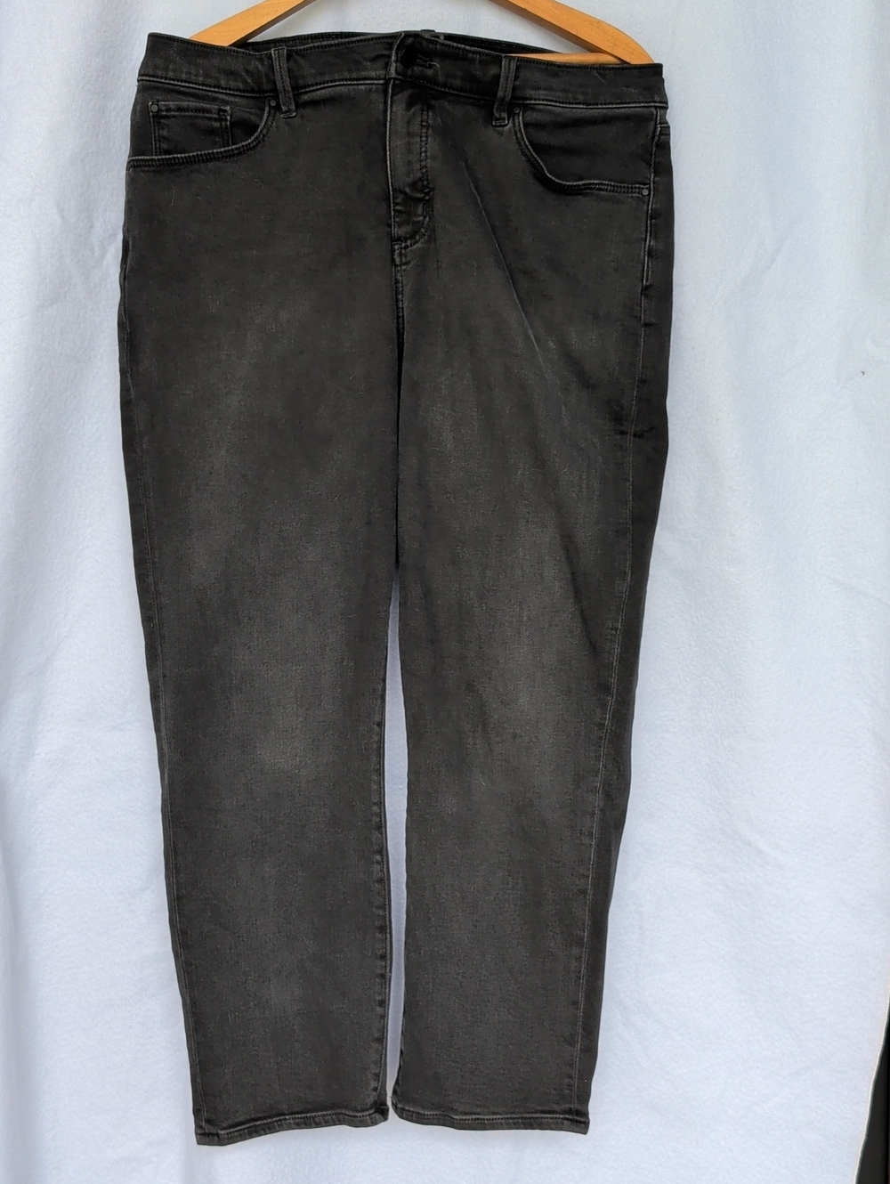 Ann Taylor Women's Straight Leg Ankle length Jeans - Washed Black size 14